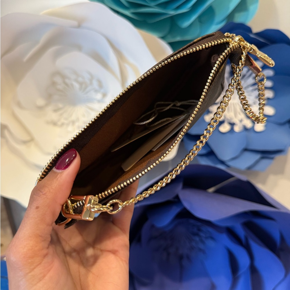 ⭕️SOLD⭕️Louis Vuitton Gold and Brown Monogram Wristlet - Picture 7 of 15